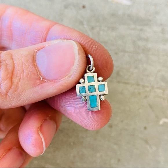 Artisan Jewelry - SOLD ♥️ Southwestern Style ♥️ Vintage Sterling Silver & Turquoise Cross Pendant